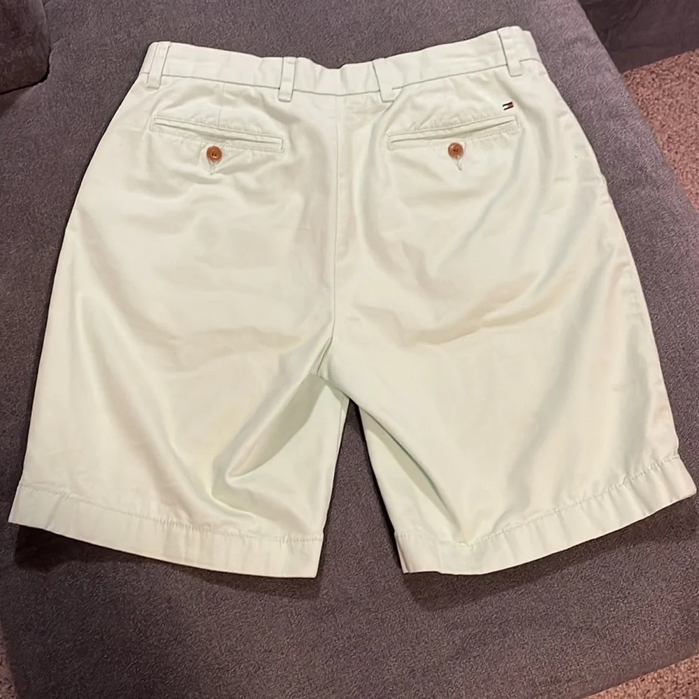 MEN’S Tommy Hilfiger Classic Fit Shorts with 9.5” inseam